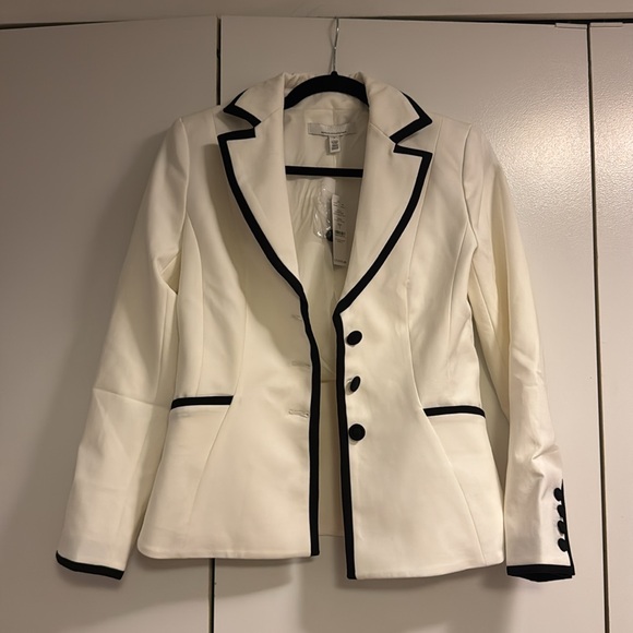 WHBM® 3-Button Signature Blazer—ECRU BLACK COLORBLOCK - Picture 6 of 8